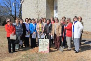 tree-planting-group-photo